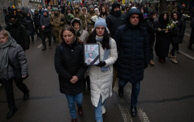 У Києві відбулося прощання з поетом та військовим Максимом ”Далі” Кривцовим