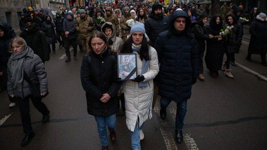 У Києві відбулося прощання з поетом та військовим Максимом ”Далі” Кривцовим