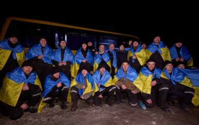 ”Ще 100 українців удома”: з полону повернули сотню військових полонених