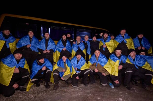 »Еще 100 украинцев дома»: из плена вернули сотню военных пленных