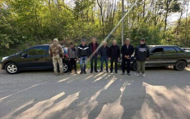 За 20 тыс. долл. обещали помочь пересечь границу по горам: на Закарпатье разоблачили схему для уклонистов