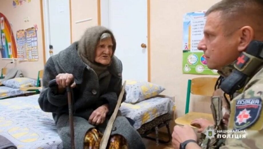 Без еды и воды: 98-летняя жительница Донбасса прошла 10 километров из оккупации