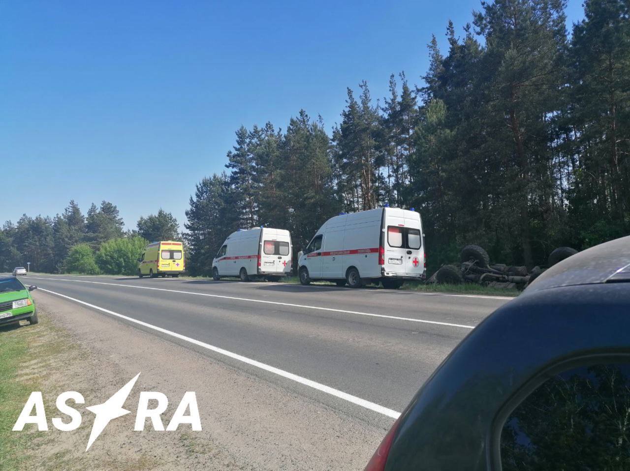 На росії пенсіонер на ''Волзі'' врізався у автобус з російськими військовими, які повертались з війни в Україні