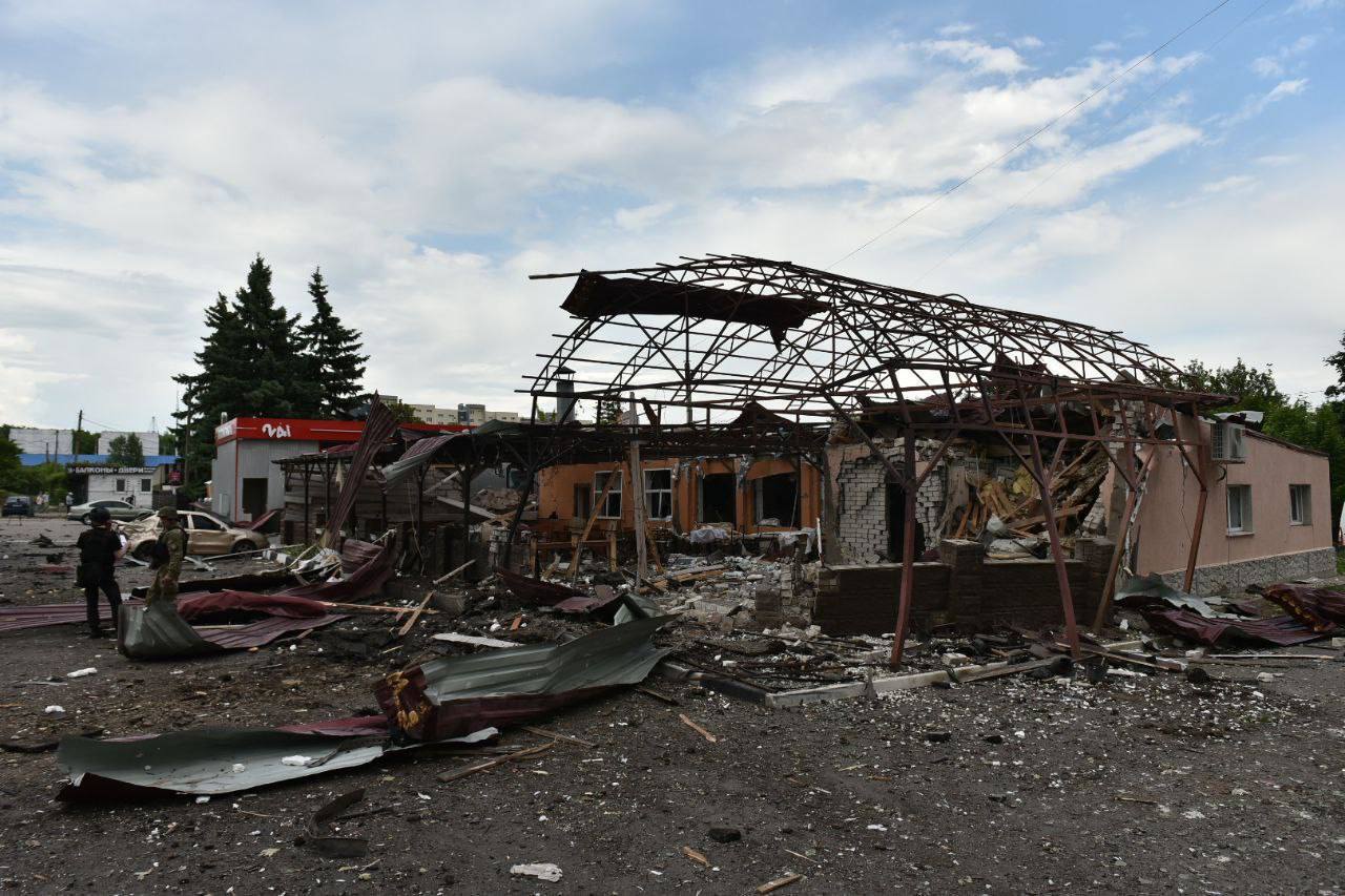 У Харкові машину розірвало після прямого влучання КАБа