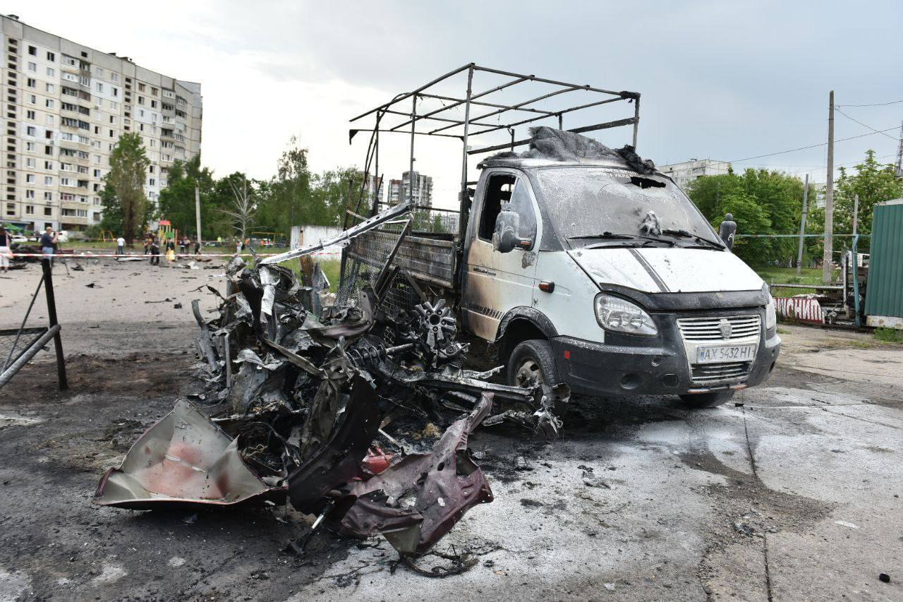 У Харкові машину розірвало після прямого влучання КАБа