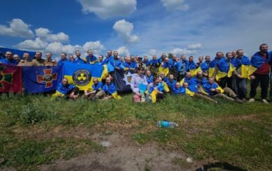 Україна повернула з полону захисників Зміїного та Маріуполя