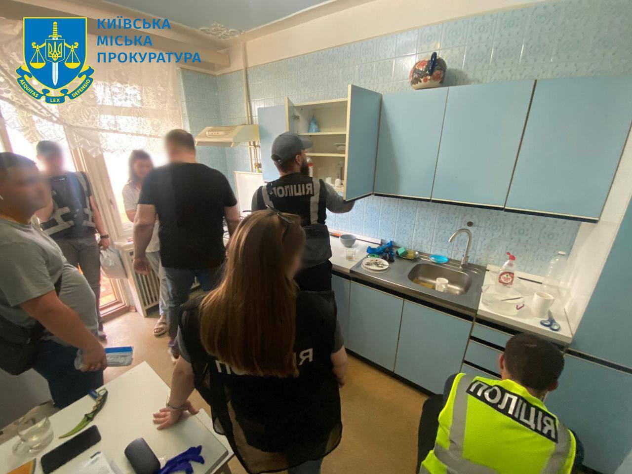 У Києві двоє чоловіків викрали кардіохірурга та вимагали 2 млн доларів за ''протиотруту''