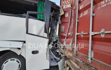 У Румунії автобус з 57 українцями зіткнувся з вантажівкою: 15 осіб постраждали