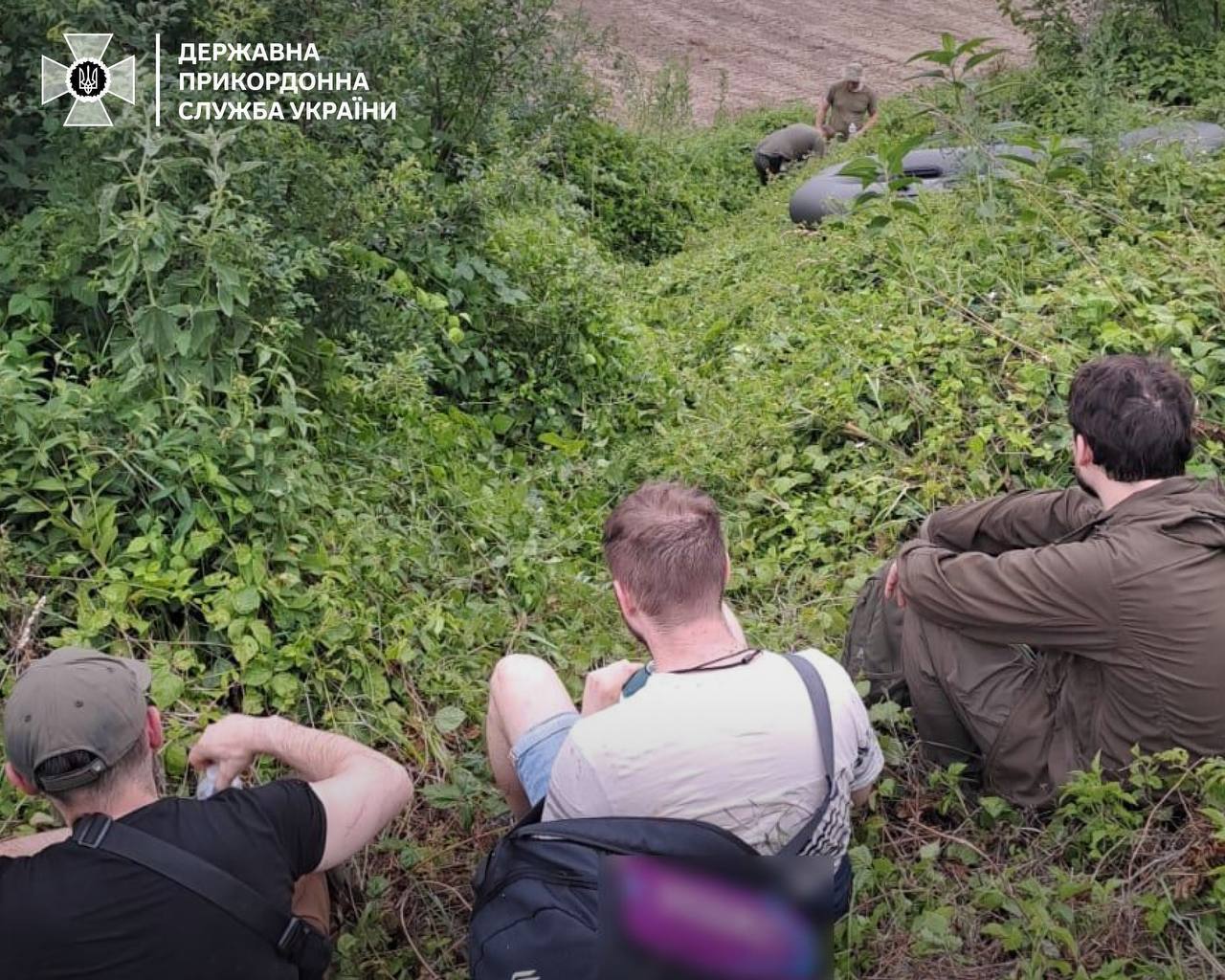 Мужчины из Львовщины и Запорожья пытались попасть в Венгрию резиновой лодкой