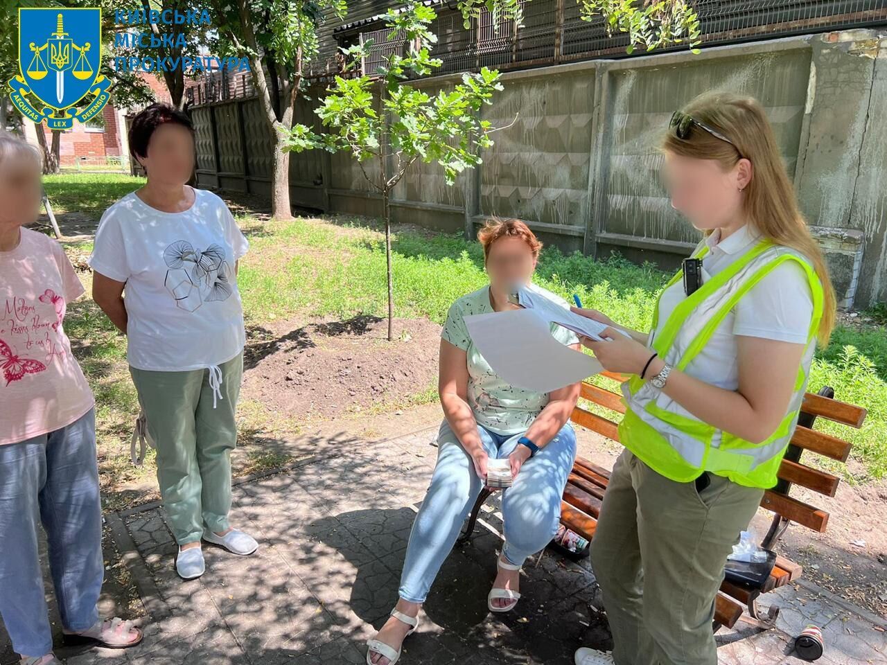 У Києві чиновниця благоустрою захотіла легких грошей і погоріла на хабарі