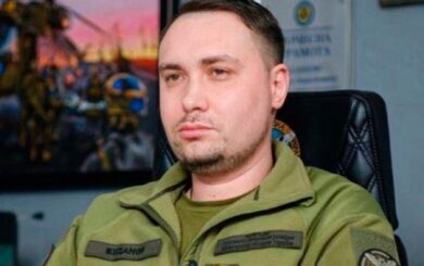 Буданов пьет чай с мхом и держит в кабинете лягушку Петра.