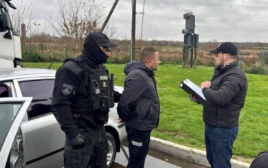 У Києві жінка вимагала 9,5 тис. євро з благодійної організації за включення до бази ”Шлях”