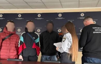 ”Для отримання грошової допомоги перейдіть за посиланням”: судитимуть організовану групу шахраїв, які заробляли на фішингу