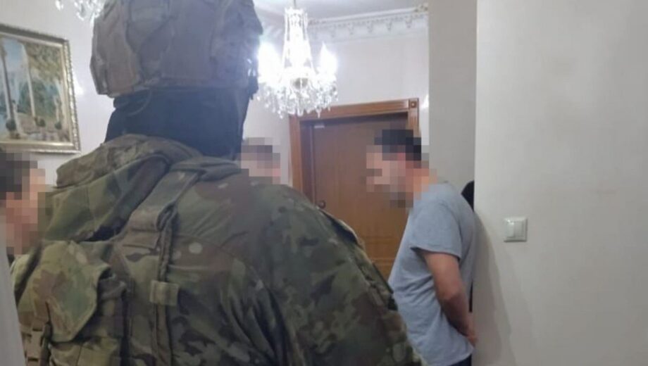 Кормил оккупантов в Херсонской области: в Киеве задержали владельца агрохолдинга