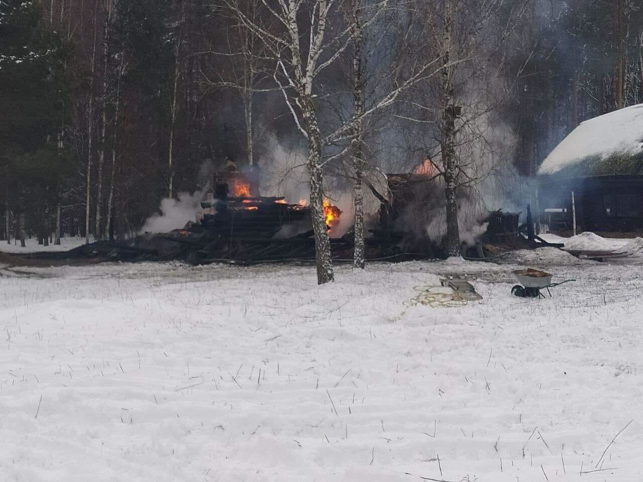 В настоящее время продолжается расследование причин пожара, устанавливаются убытки.