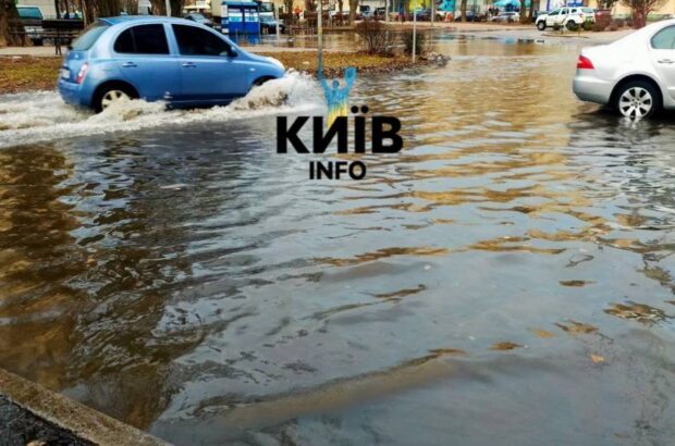 Потоп у Києві: Русанівка залишилась без води
