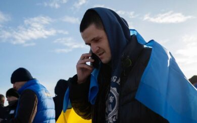 ”Наші – вдома. 207 хлопців”: в Україну повернулись військові полонені