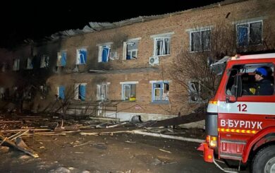 Ворог вдарив керованою авіабомбою по лікарні у селі Великий Бурлук на Харківщині