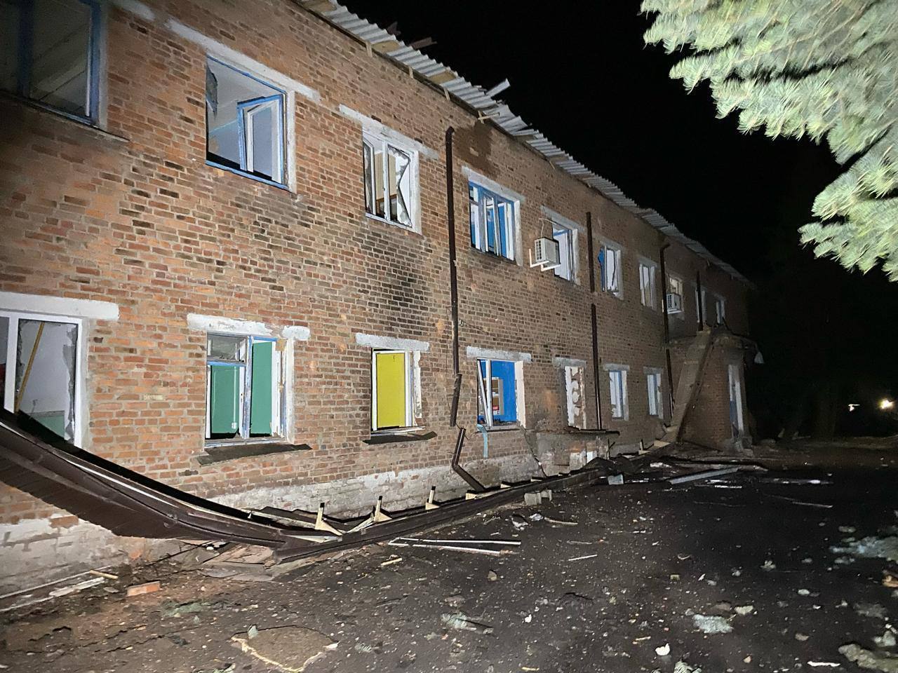 рф вдарила керованою авіабомбою по цивільній лікарні