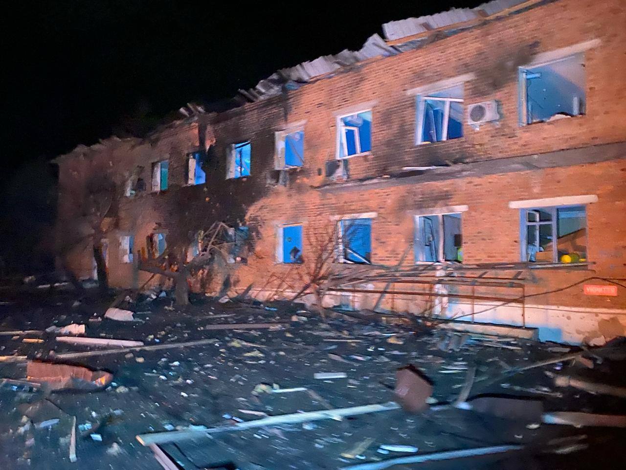рф вдарила керованою авіабомбою по цивільній лікарні