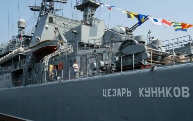 Украинские спецназовцы уничтожили десантный корабль »Цезарь Куников» ЧФ рф у берегов Крыма