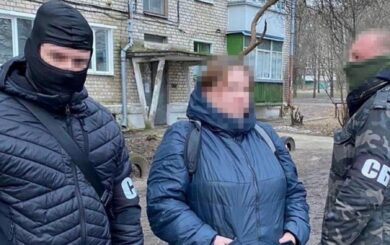 СБУ затримала колаборантку-поштарку за пропаганду на користь рф