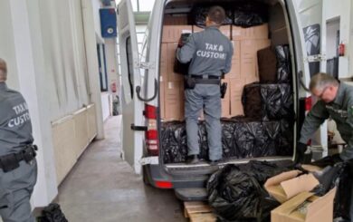 Жінка представника українського посольства в Угорщині намагалася провезти контрабанду