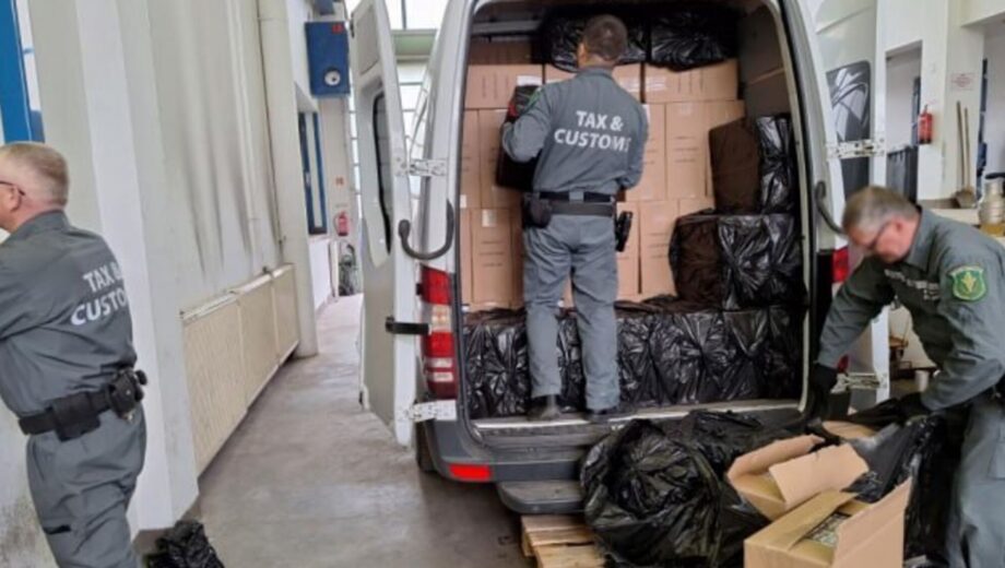 Жінка представника українського посольства в Угорщині намагалася провезти контрабанду