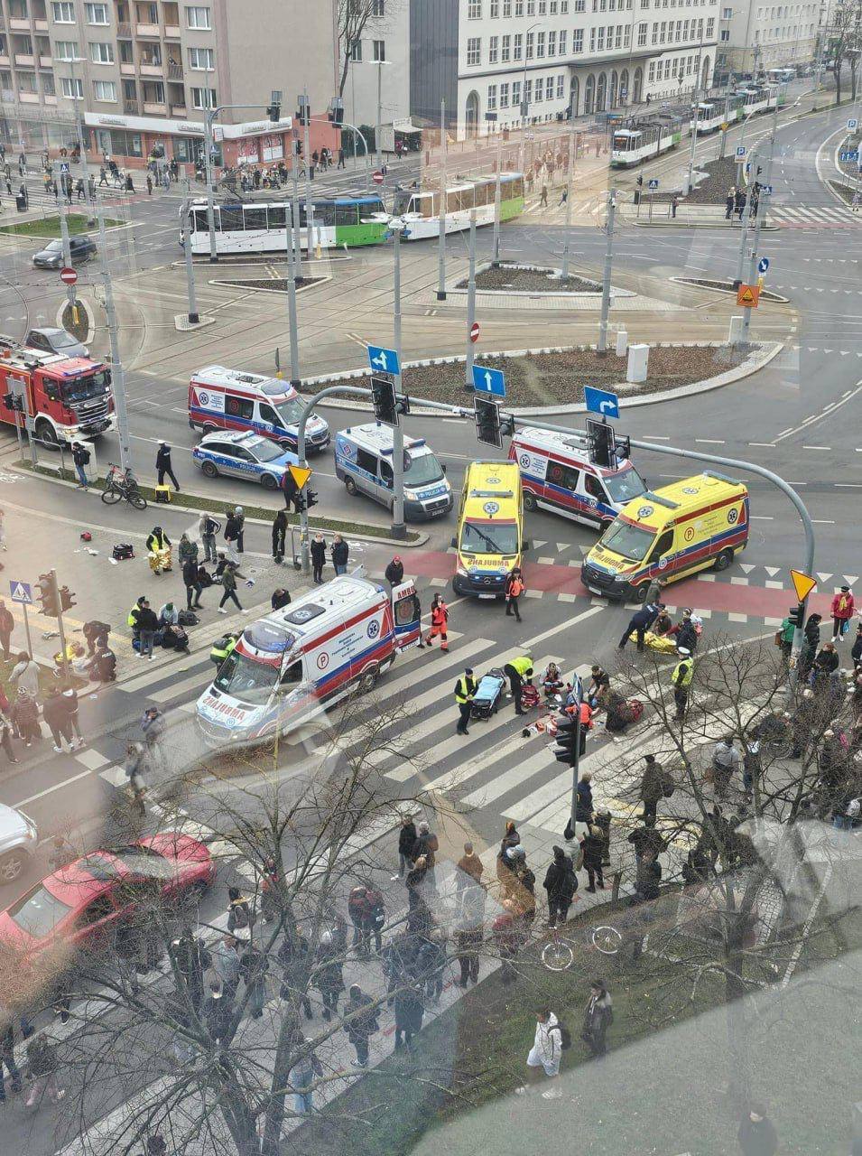 Авто врізалося у натовп у польському Щецині: 19 постраждалих