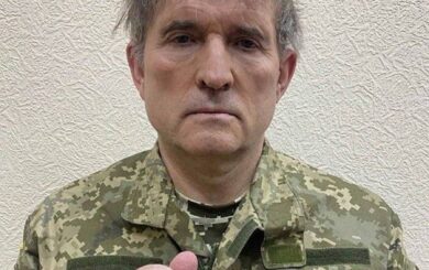 Кум путіна Медведчук через суд хоче повернути українське громадянство, мандат та зняти санкції