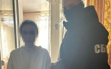 Виписувала російські паспорти: у Херсоні СБУ викрила колаборантку