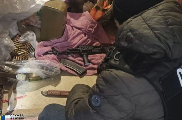 Продавали криміналітету ”трофейну” російську зброю та вибухівку: СБУ викрила чорних зброярів