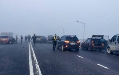 Масштабні ДТП на в’їзді до Львова: зіштовхнулися 25 автомобілів (відео)