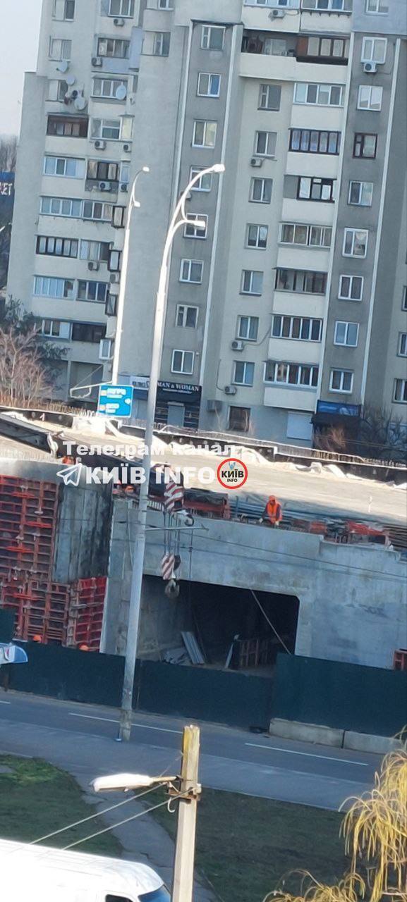 В Киеве упал строительный кран
