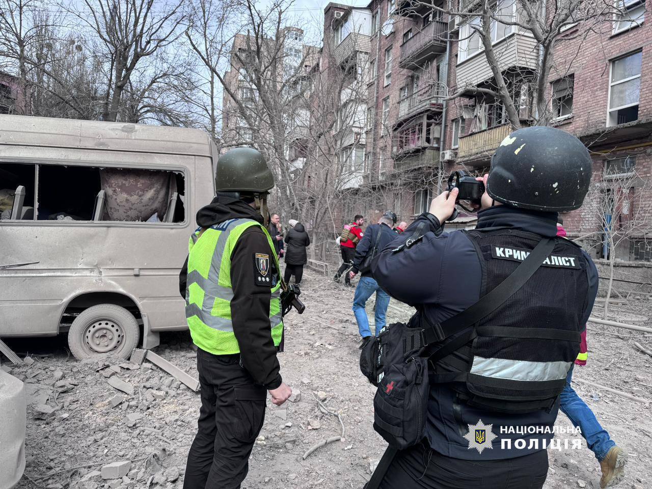 В Киеве проходит разбор завалов помещений Академии декоративно-прикладного искусства и дизайна (фото)