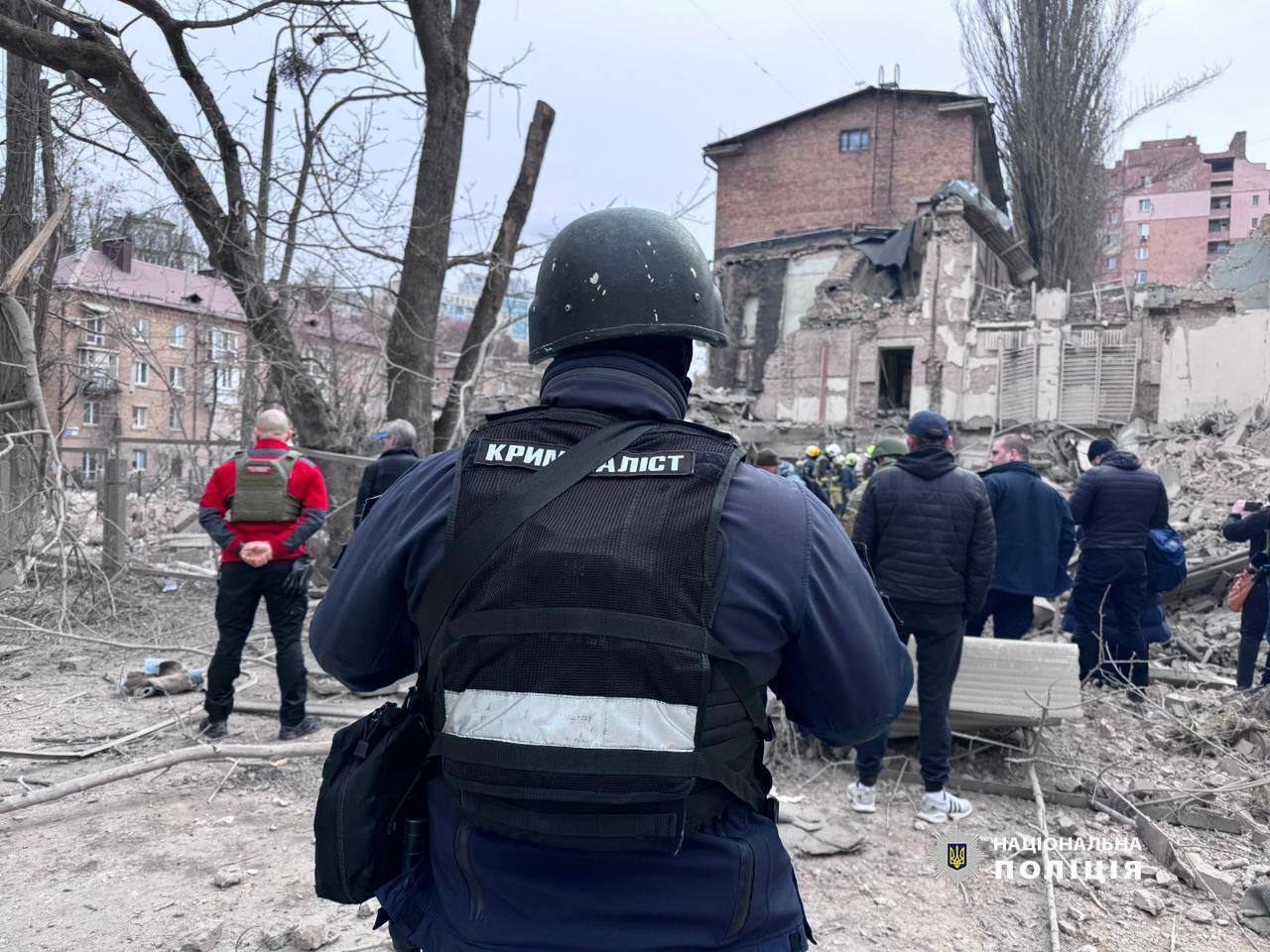 В Киеве проходит разбор завалов помещений Академии декоративно-прикладного искусства и дизайна (фото)