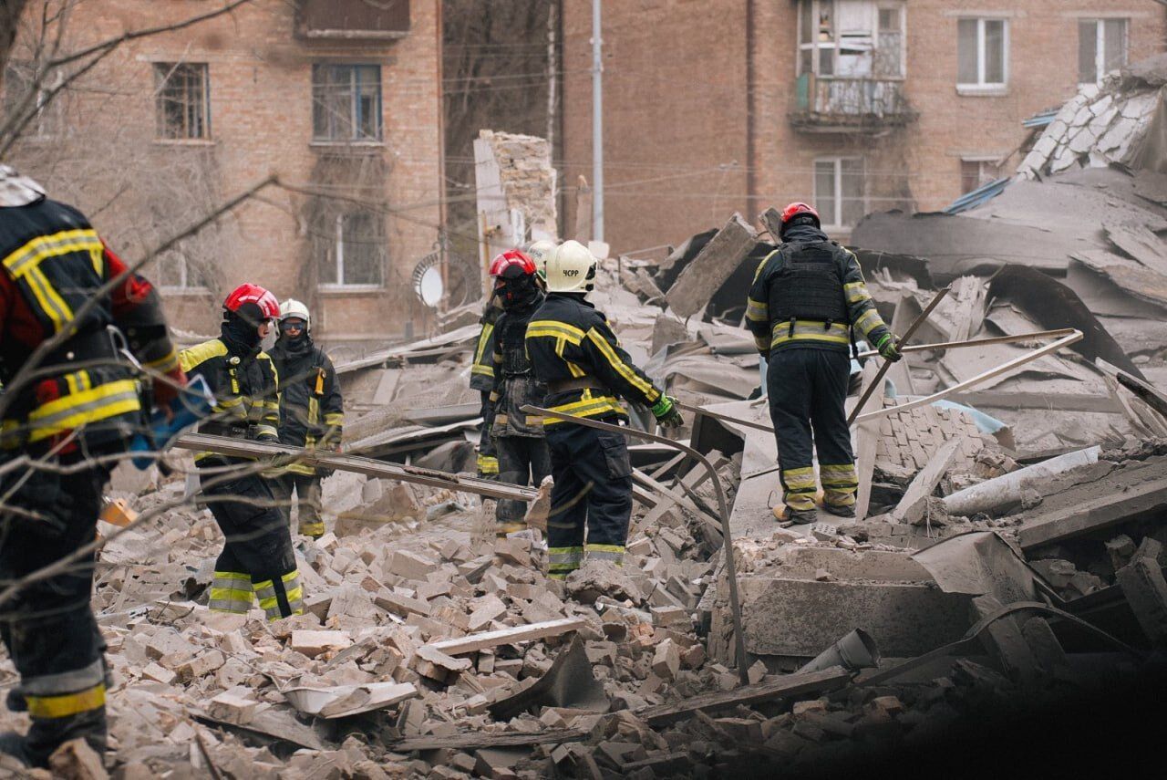 В Киеве проходит разбор завалов помещений Академии декоративно-прикладного искусства и дизайна (фото)
