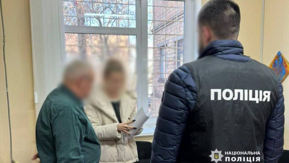 Відстрочка від мобілізації за 300 доларів: працівнику ТЦК у Києві повідомлено про підозру