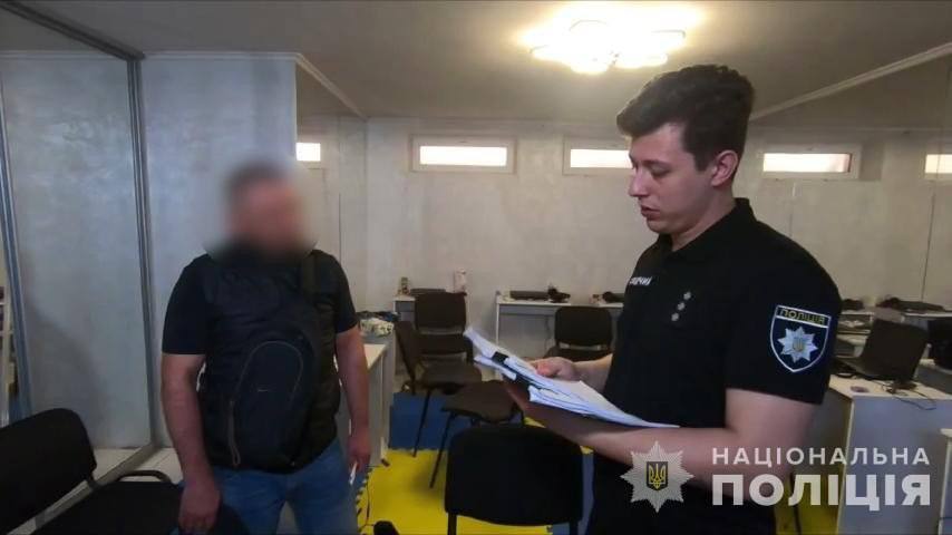 Полицейские ликвидировали мошеннический call-центр в Одессе, который выдурил у граждан Чехии 5,5 миллиона гривен