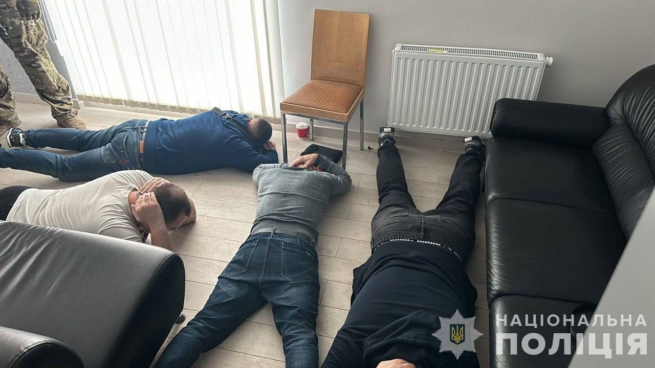 Полицейские ликвидировали мошеннический call-центр в Одессе, который выдурил у граждан Чехии 5,5 миллиона гривен