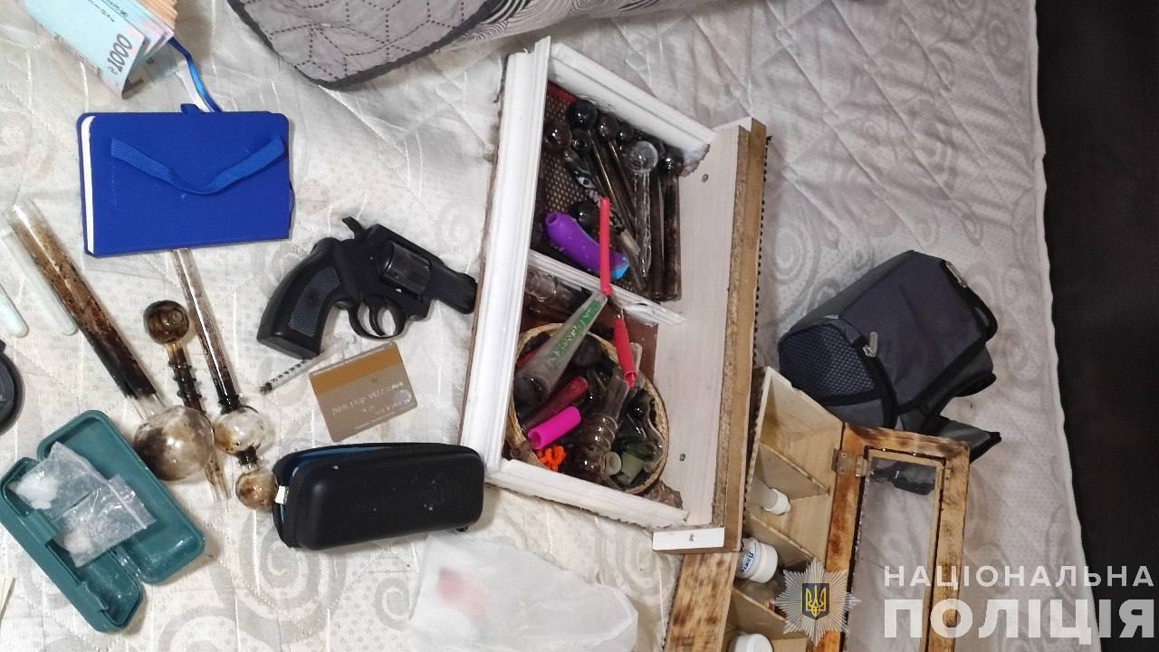 Полицейские ликвидировали мошеннический call-центр в Одессе, который выдурил у граждан Чехии 5,5 миллиона гривен