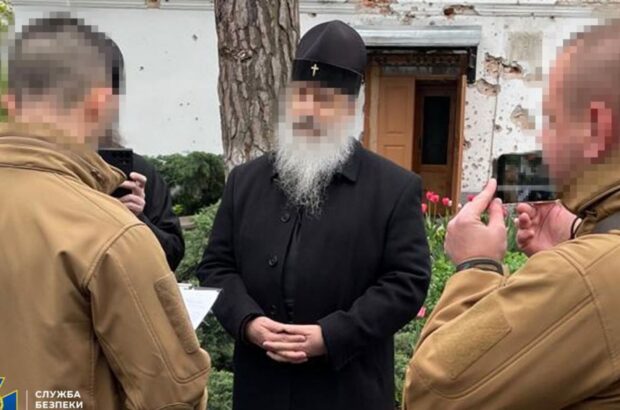 »Божий человек» передал врагам адреса украинских блокпостов прямо во время литургии