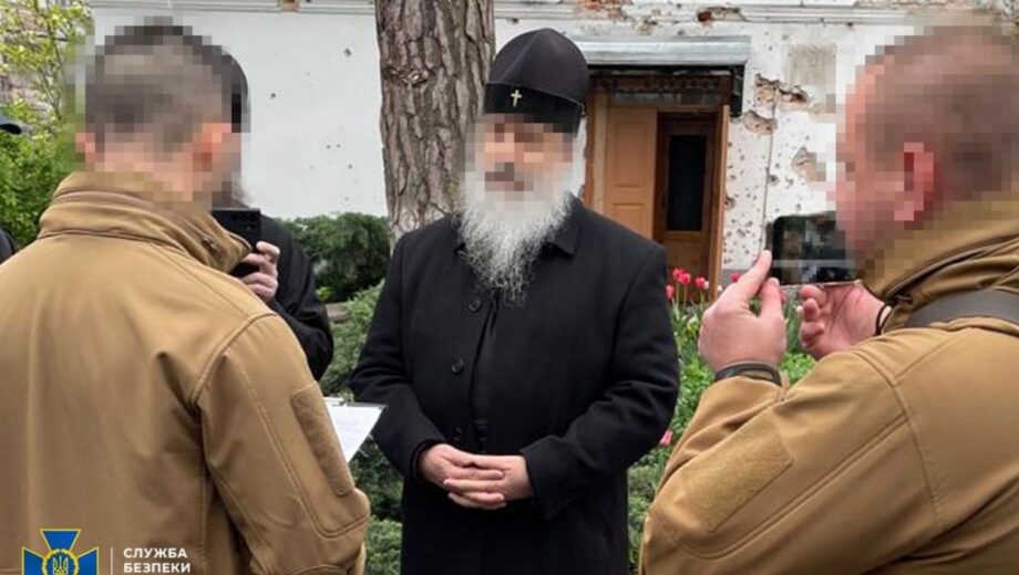 »Божий человек» передал врагам адреса украинских блокпостов прямо во время литургии