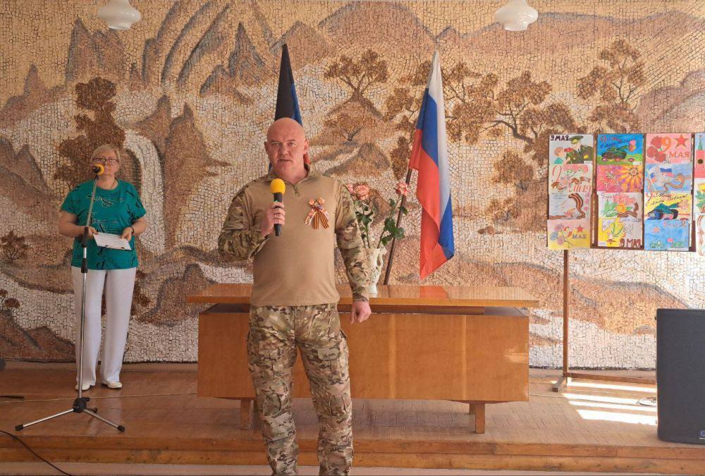 чоловік у військовій формі