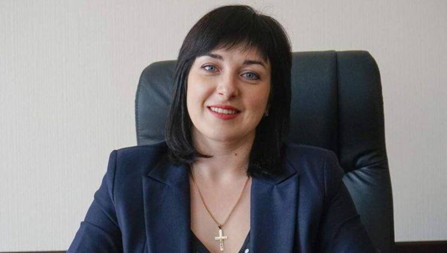 Квартира в Крыму, обыски и автодорожные »договоры»: чем известна уволенная чиновница Житомирской ОВА Хоменко?