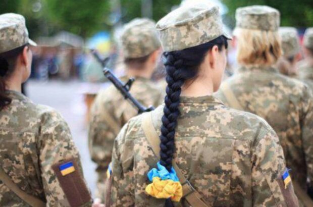 Гендерна рівність в ЗСУ: Міноборони закупило форму та білизну для військовослужбовиць