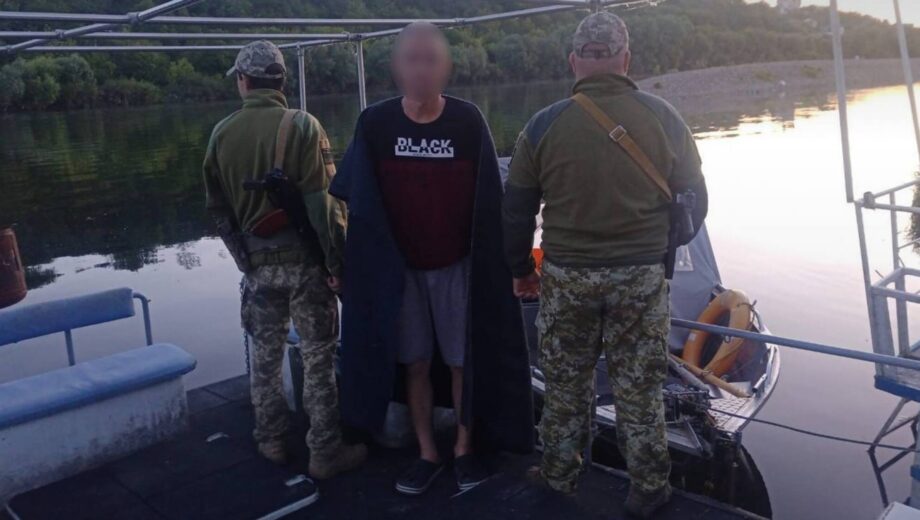 Влюбленный »Ромео в плавках» направлялся на свидание к украинке, прикордорнники остановили Аквамена