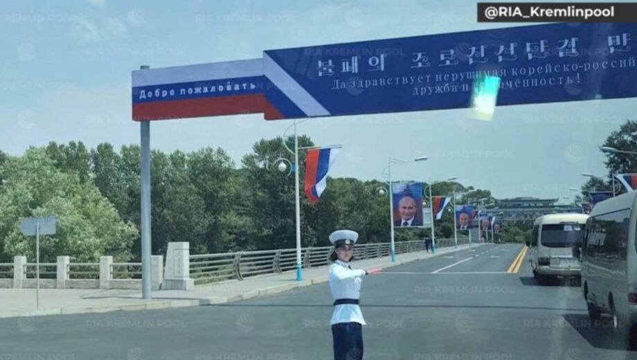 Путін приїхав до КНДР: Пхеньян прикрасили російськими прапорами та портретами