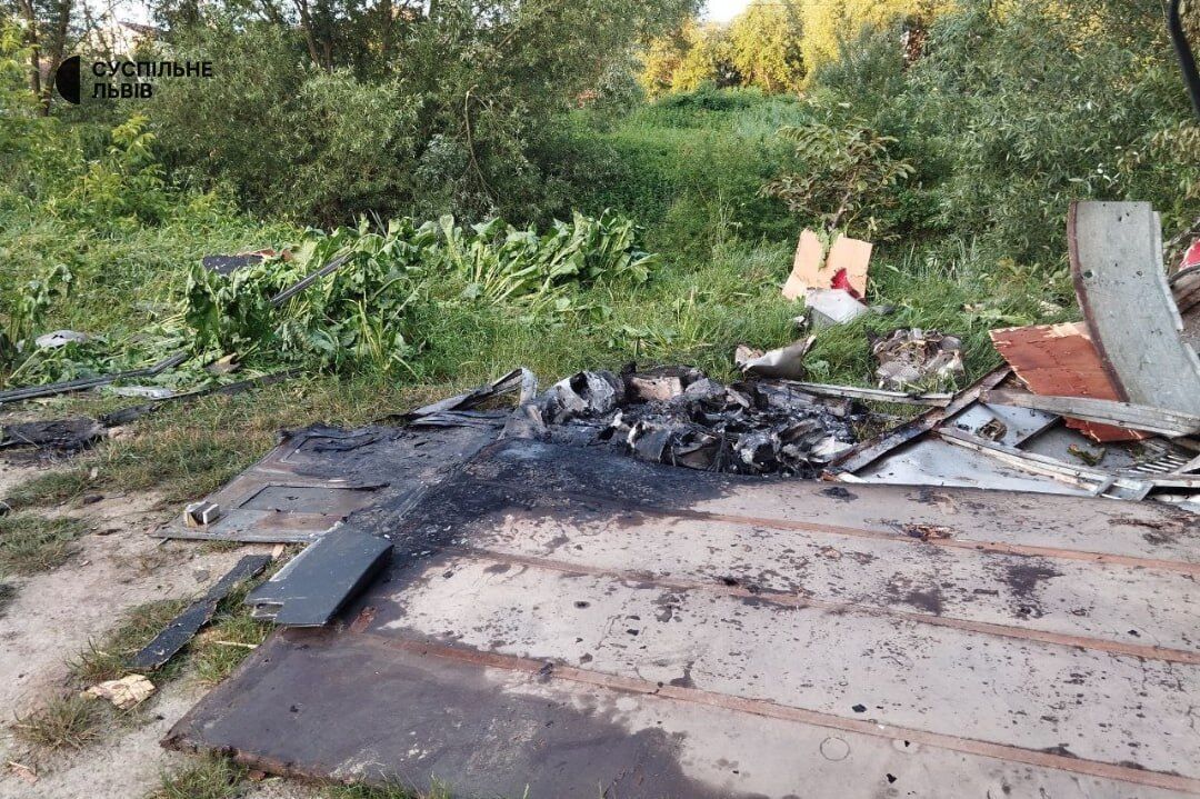 В результате атаки дронов в Малехове повреждены дома и ранен охранник