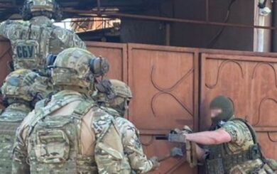 Вымогали деньги у семьи погибшего воина: в Черкассах задержана преступная группа